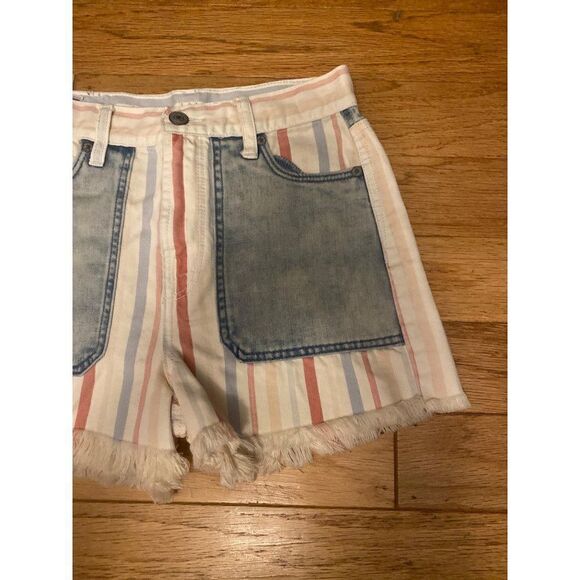 American Eagle, women's red/white/blue american flag themed frayed hem shorts 00 - Picture 2 of 8